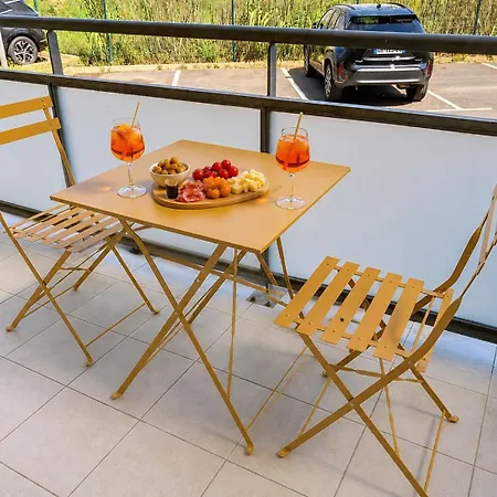 T2 A 600 M - Clim - Parking - Balcon - Wi-fi
