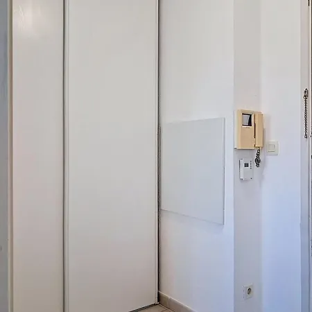 Διαμέρισμα T2 A 600 M - Clim - Parking - Balcon - Wi-fi